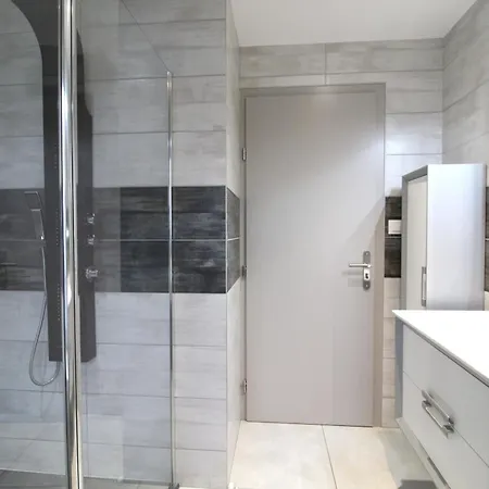 A La Bresse, Proche Des Lacs, Pistes De Et Randonnees